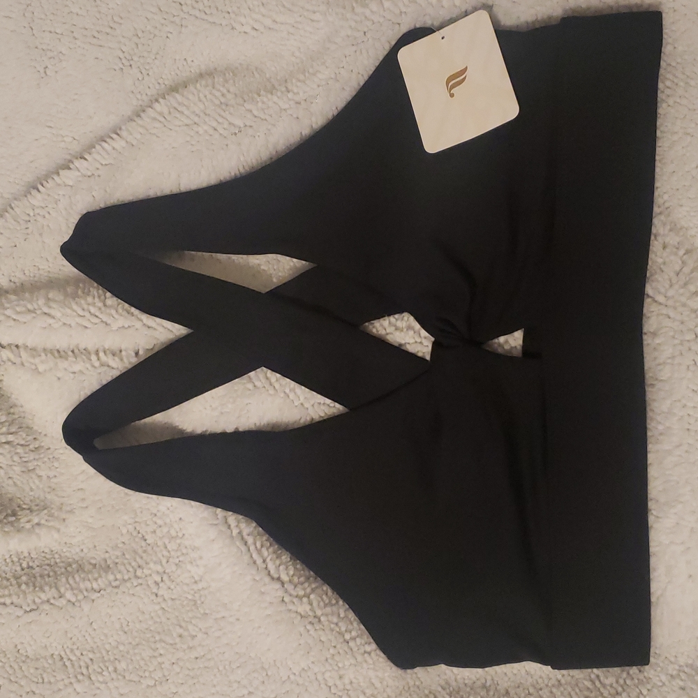 Fabletics black sports bra - Picture 1 of 2